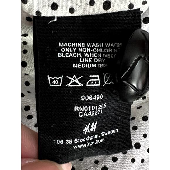 H&M Black Corduroy Cropped 3 Button Closure Lined 3 Pockets Blazer Jacket Size 6 - Picture 6 of 7